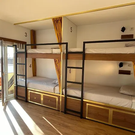 33 - Youth 18 To 35 Only Albergue *