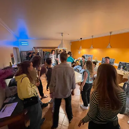 33 - Youth 18 To 35 Only * باليال