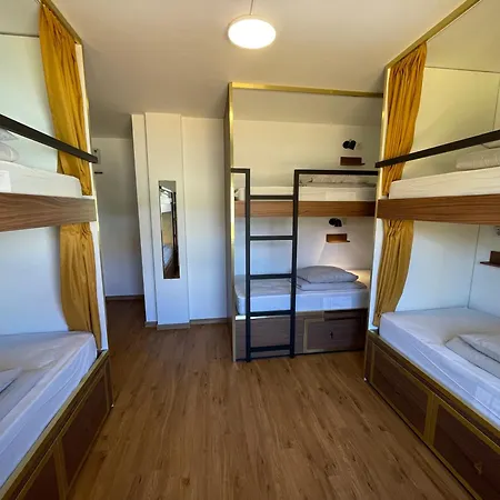 Albergue 33 - Youth 18 To 35 Only