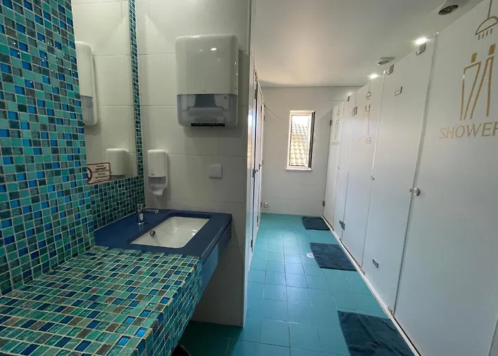 33 - Youth 18 To 35 Only אכסניה *