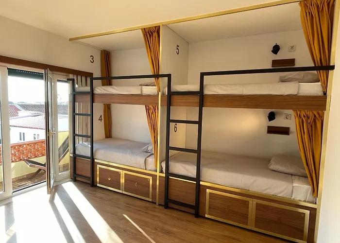 33 - Youth 18 To 35 Only אכסניה *