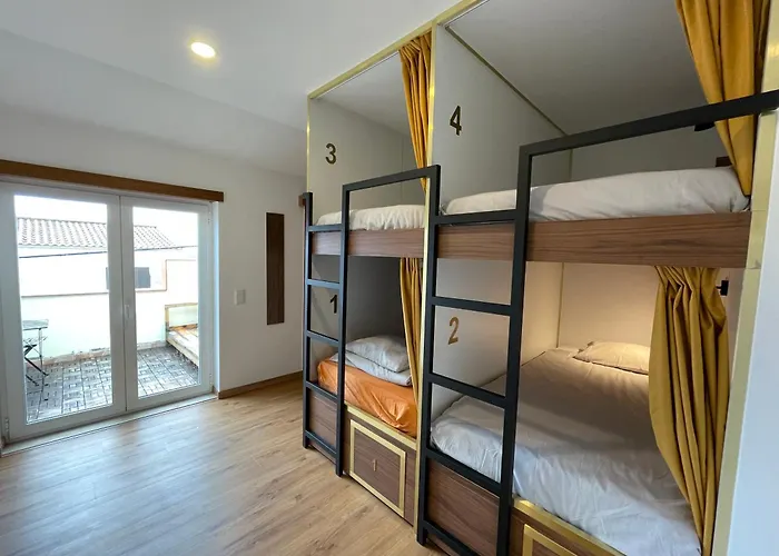 אכסניה 33 - Youth 18 To 35 Only בליאל