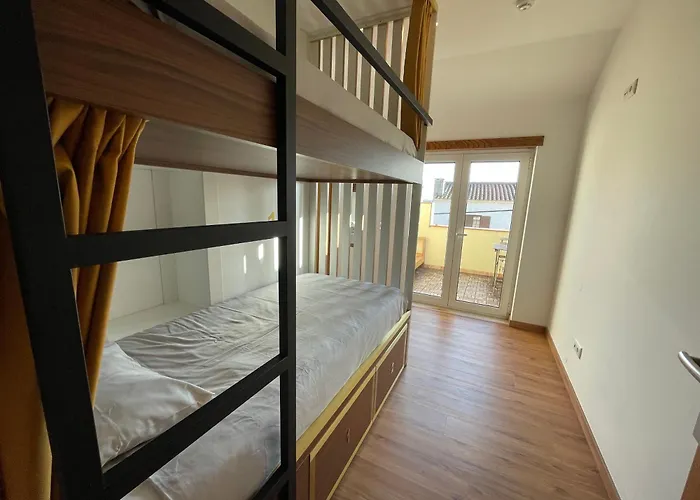 33 - Youth 18 To 35 Only אכסניה *