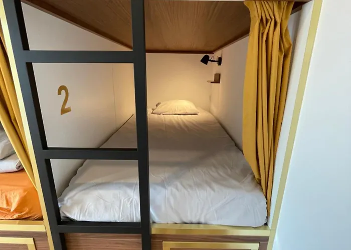 אכסניה 33 - Youth 18 To 35 Only