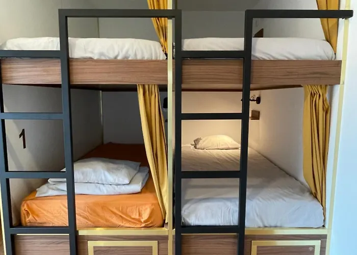 אכסניה 33 - Youth 18 To 35 Only בליאל