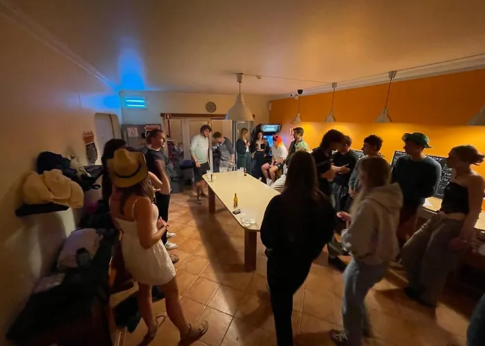 אכסניה 33 - Youth 18 To 35 Only *