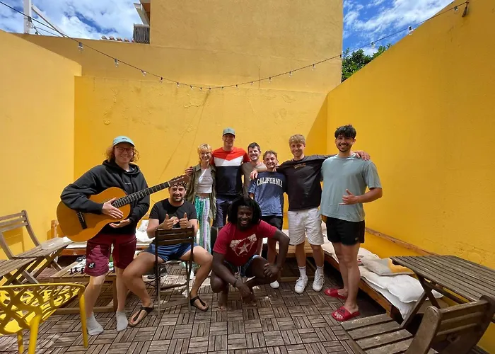 אכסניה 33 - Youth 18 To 35 Only בליאל