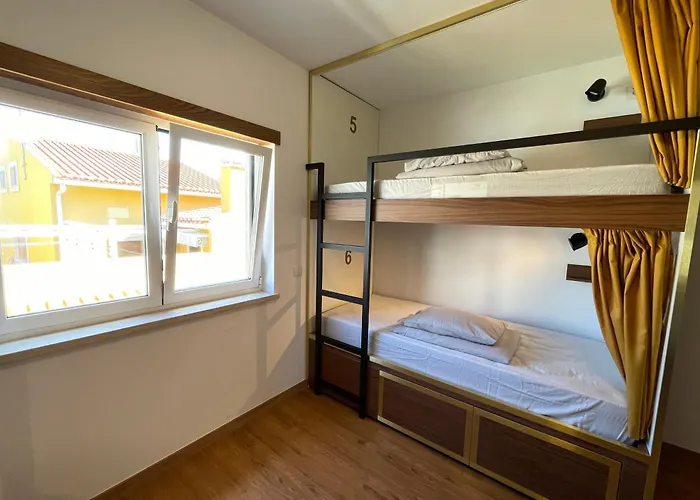 33 - Youth 18 To 35 Only אכסניה *