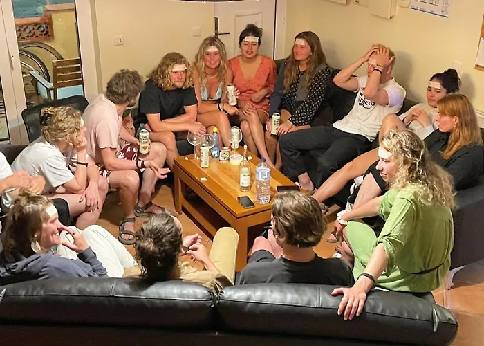 אכסניה 33 - Youth 18 To 35 Only